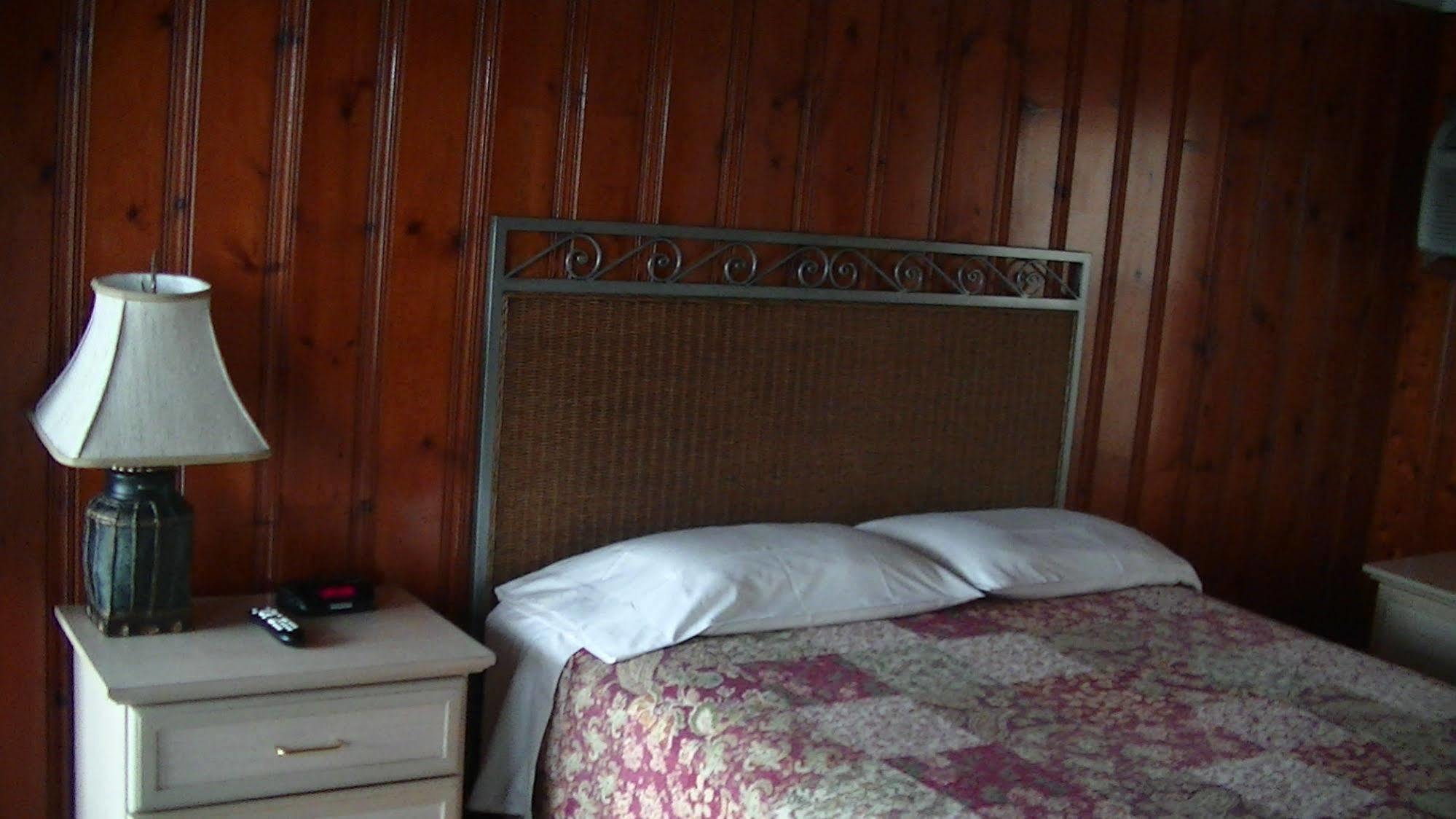 Seawitch Motel Carolina Beach Eksteriør billede